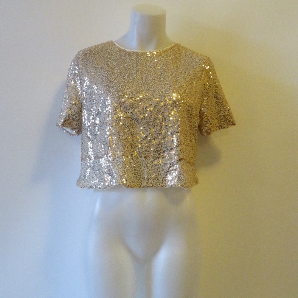 HEARTBEEPS GOLD SEQUINED SHORT SLEEVE TOP S *
